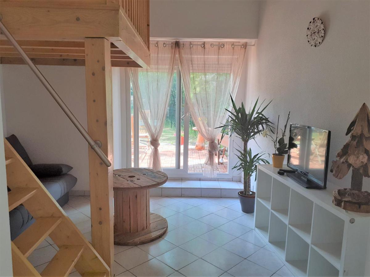 Appartement rez de chaussée avec terrasse et jardin Tence Esterno foto