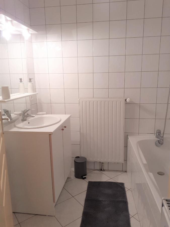 Appartement rez de chaussée avec terrasse et jardin Tence Esterno foto