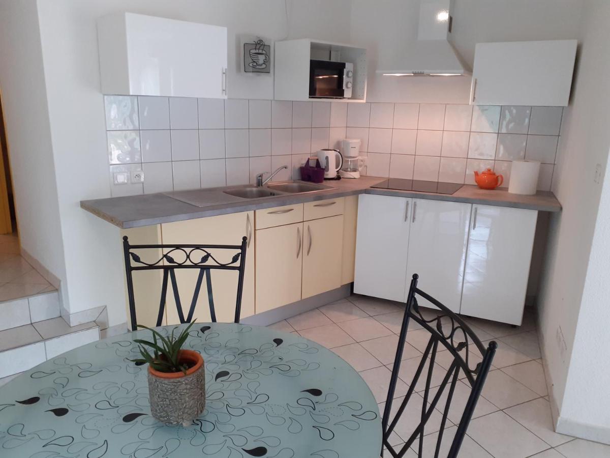 Appartement rez de chaussée avec terrasse et jardin Tence Esterno foto