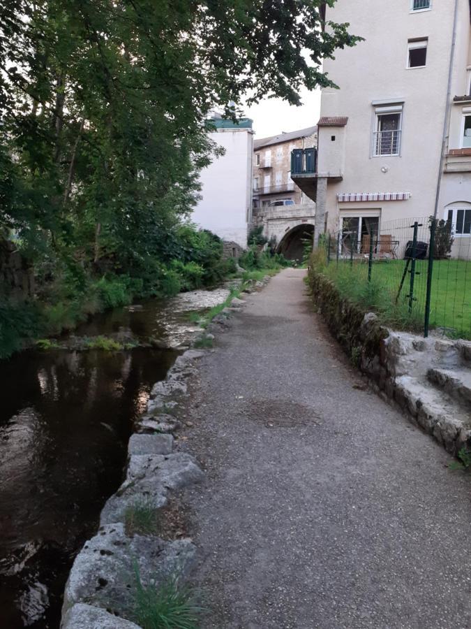 Appartement rez de chaussée avec terrasse et jardin Tence Esterno foto