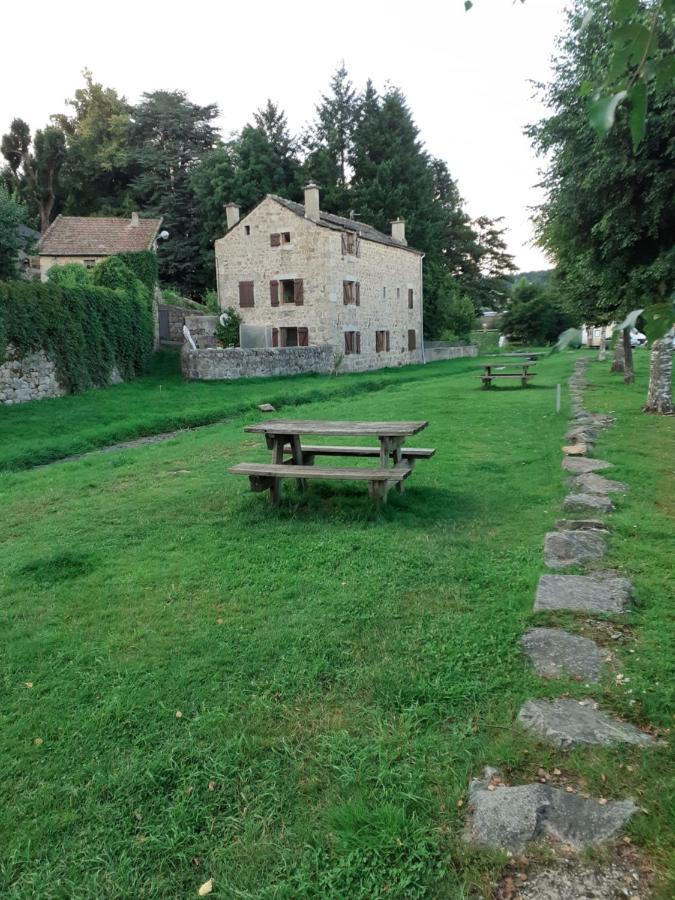 Appartement rez de chaussée avec terrasse et jardin Tence Esterno foto