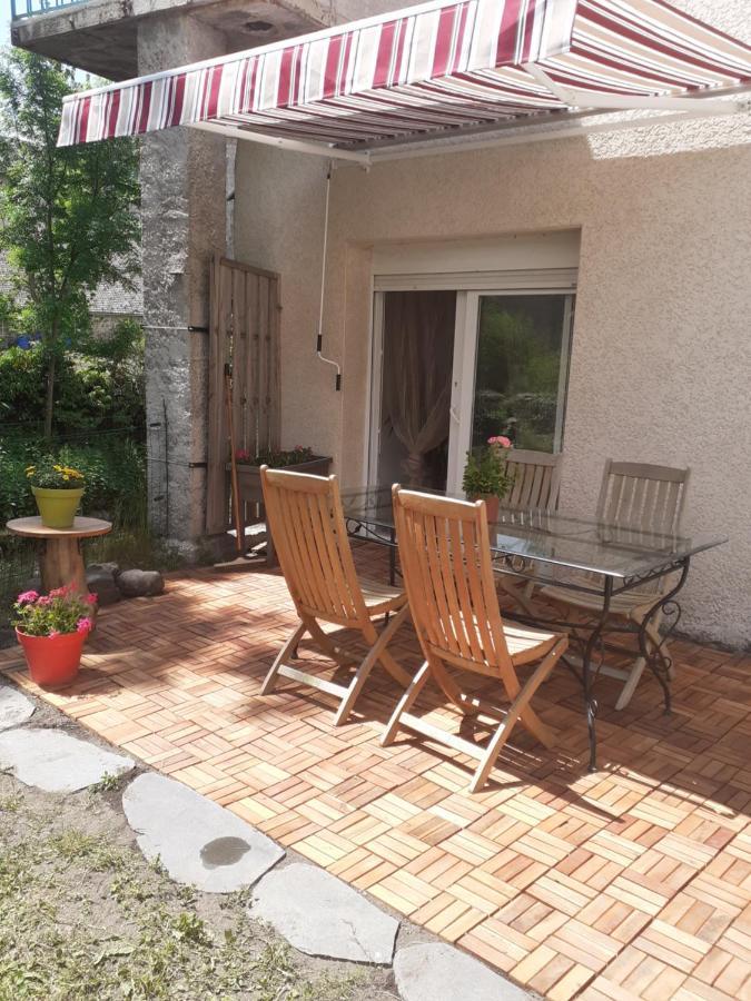 Appartement rez de chaussée avec terrasse et jardin Tence Esterno foto